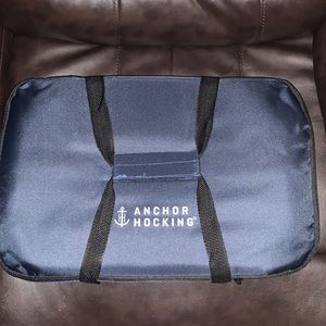 New Baking Dish with insulated tote. 3 Quart. 9x12.8In/23x33cm.